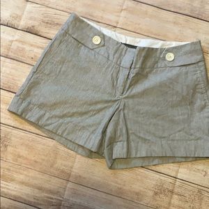 Women’s outback red size 4 shorts
